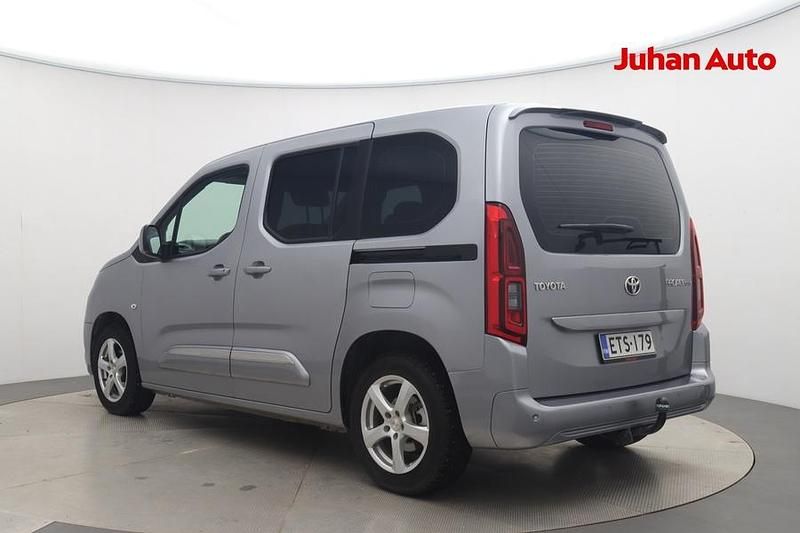 Käytetty Toyota Proace Verso Active 110 HP (80 kW) 2021 Hopea Farmari