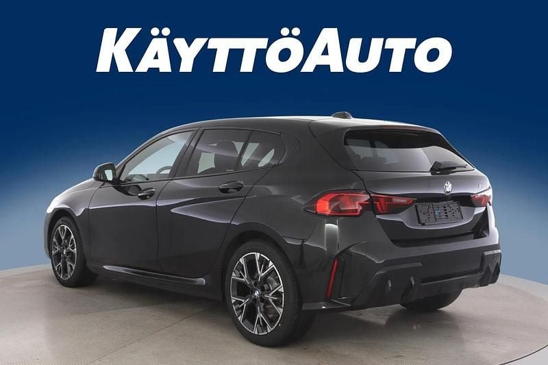 Uusi BMW 120 M Sport 170 HP (125 kW) 2026 Saphir schwarz Viistoperä