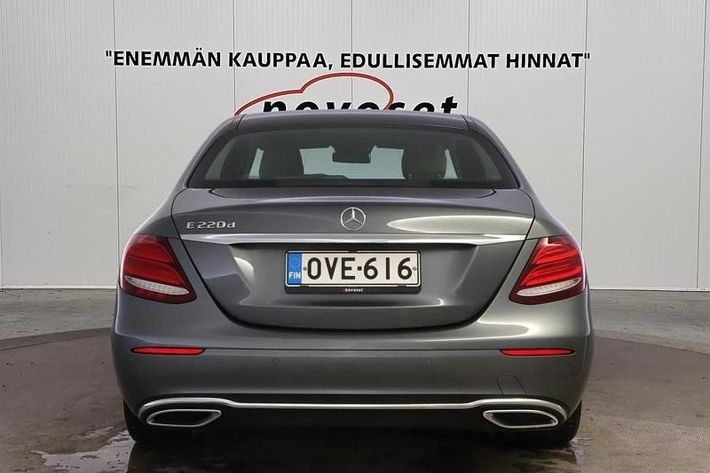 Käytetty Mercedes E220 Business 194 HP (142 kW) 2016 Harmaa Sedan