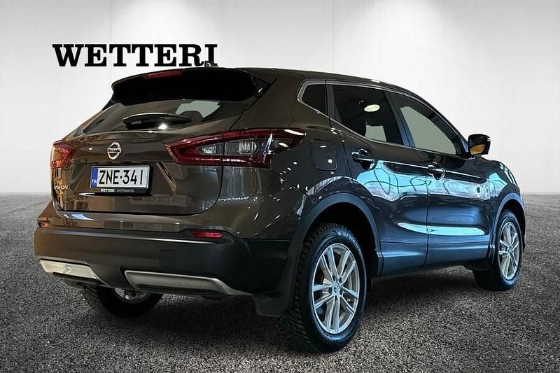 Käytetty Nissan Qashqai N-Connecta 159 HP (116 kW) 2020 Ruskea Katumaasturi