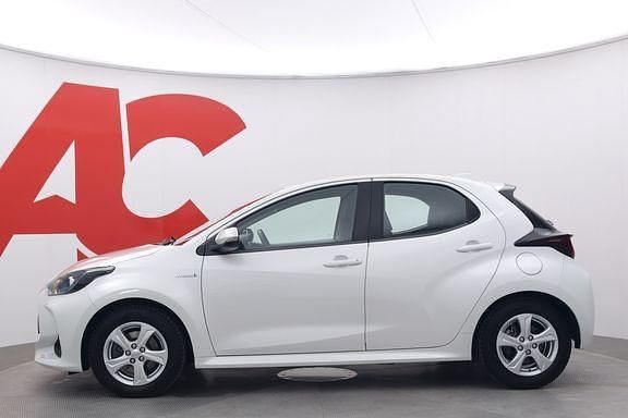 Käytetty Toyota Yaris Active 91 HP (66 kW) 2020 Valkoinen Viistoperä