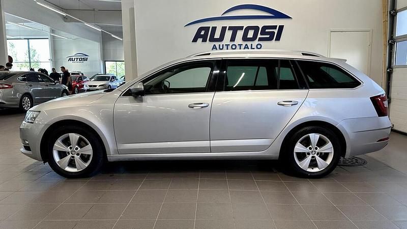 Käytetty Skoda Octavia Style 116 HP (85 kW) 2017 Harmaa Farmari