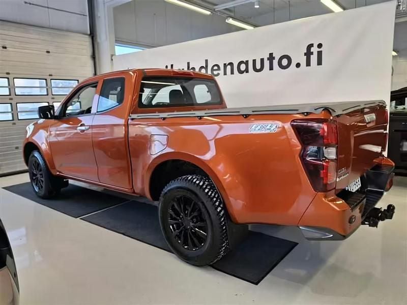 Käytetty Isuzu D-Max 163 HP (119 kW) 2021 Oranssi Nouto