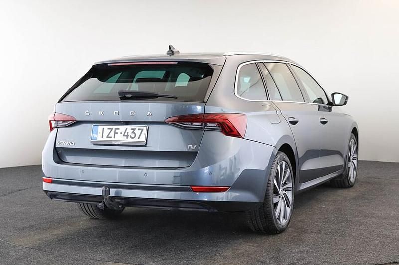 Käytetty Skoda Octavia Style 150 HP (110 kW) 2020 Harmaa Farmari