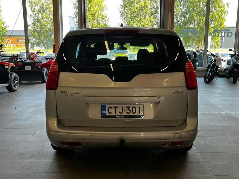 Käytetty Peugeot 5008 Premium 109 HP (80 kW) 2010 Tila-auto