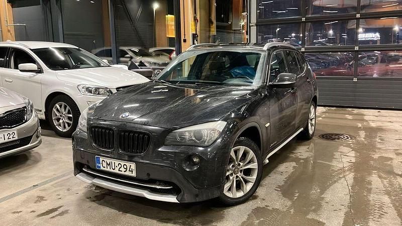 Käytetty 2011 BMW X1 Comfort Edition Katumaasturi | 11 790 € - Kuva 1/4
