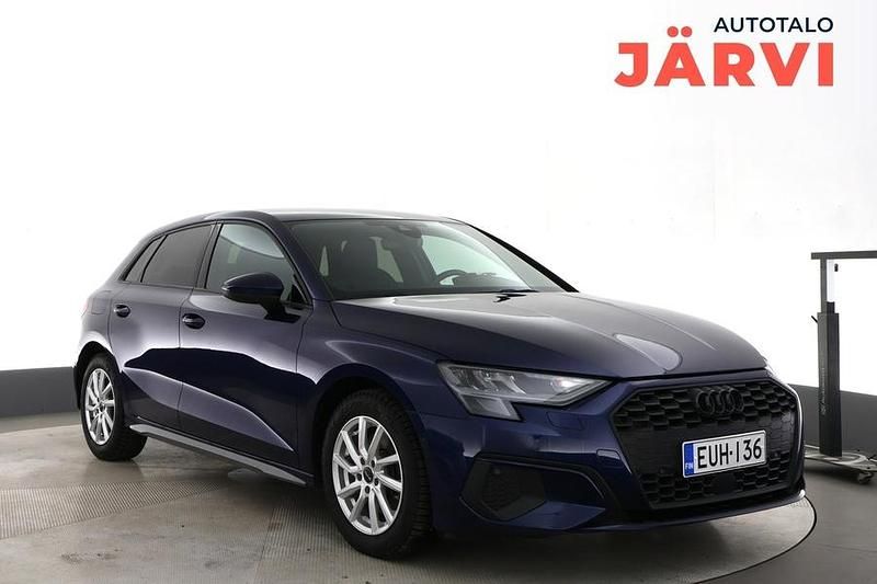 Käytetty Audi A3 Sportback e-tron Business 150 HP (110 kW) 2021 Sininen Viistoperä