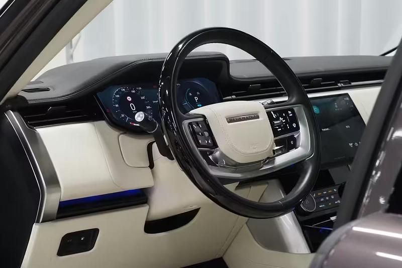 Käytetty Land Rover Range Rover Autobiography 441 HP (324 kW) 2022 Katumaasturi