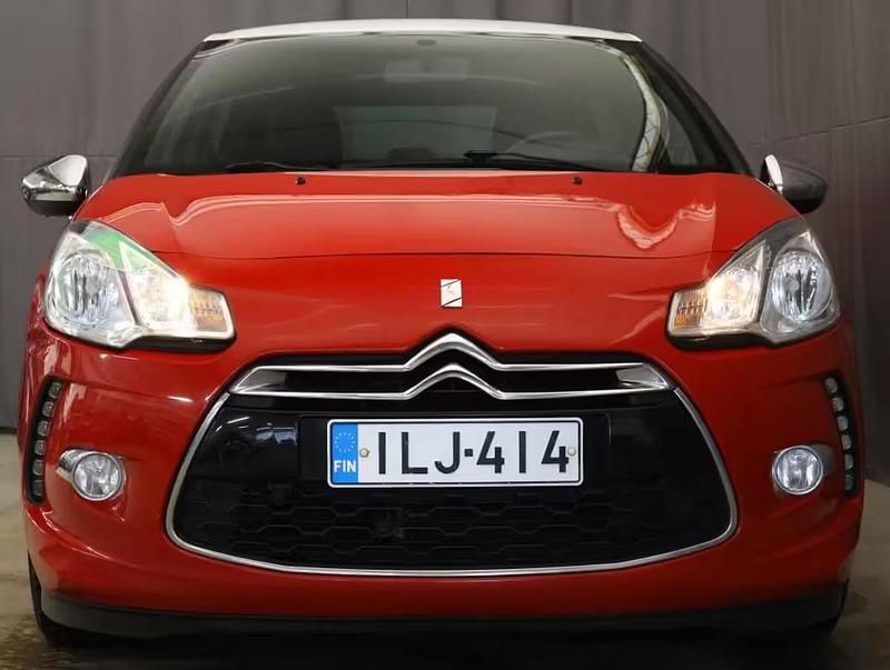 Käytetty Citroën DS3 So Chic 82 HP (60 kW) 2014 Punainen Viistoperä