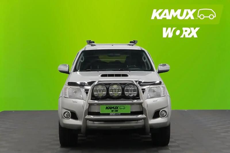 Käytetty Toyota HiLux 171 HP (125 kW) 2013 Hopea / harmaa Nouto