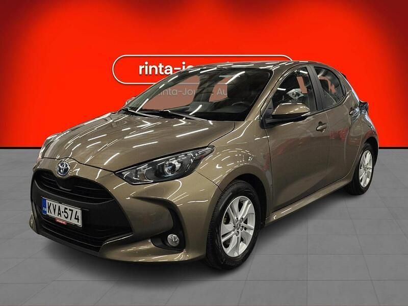Ruskea Käytetty 2022 Toyota Yaris Hybrid Active Viistoperä | 17 490 € (Hyvä tarjous) - Kuva 1/3