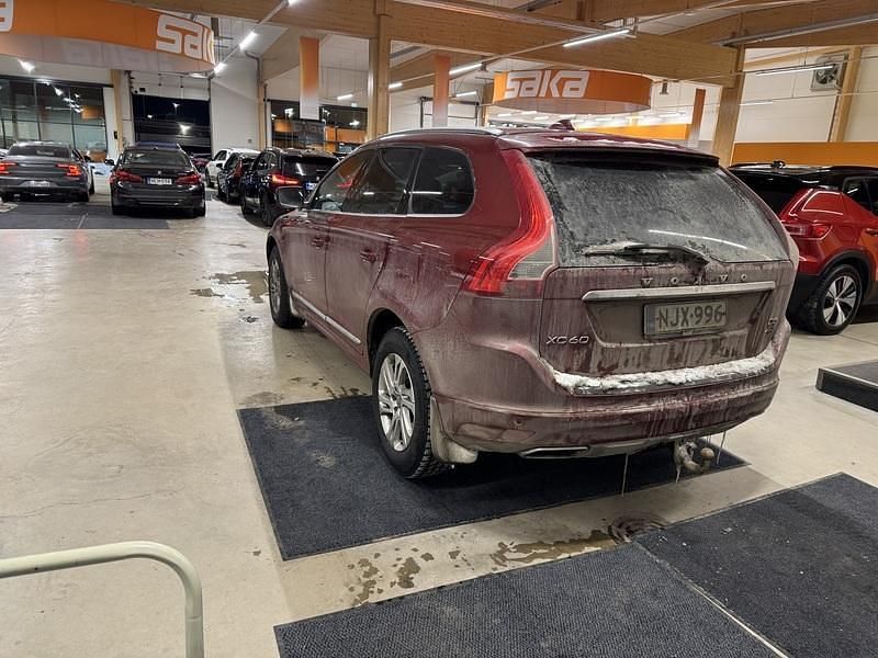 Käytetty Volvo XC60 Summum 220 HP (161 kW) 2016 Katumaasturi
