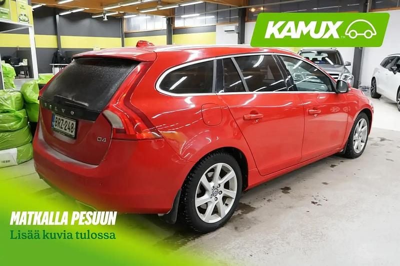 Käytetty Volvo V60 Summum 181 HP (133 kW) 2014 Punainen Farmari