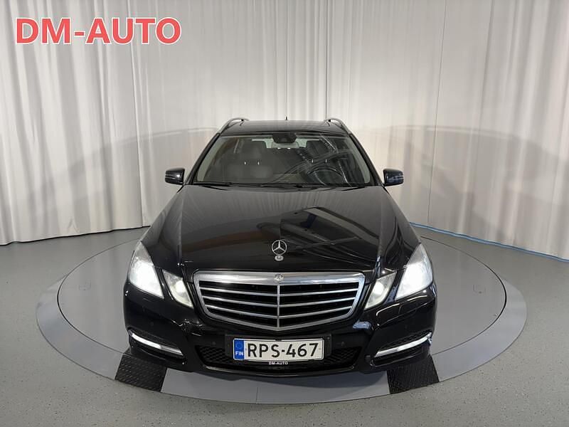 Käytetty Mercedes E220 Avantgarde 170 HP (125 kW) 2010 Musta Farmari