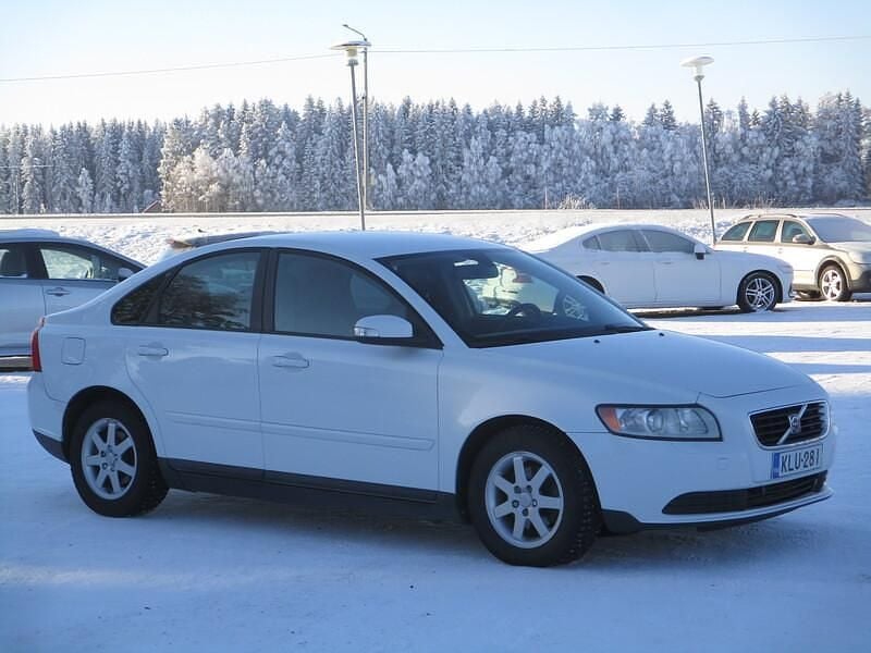 Käytetty Volvo S40 Kinetic 109 HP (80 kW) 2008 Valkoinen Sedan