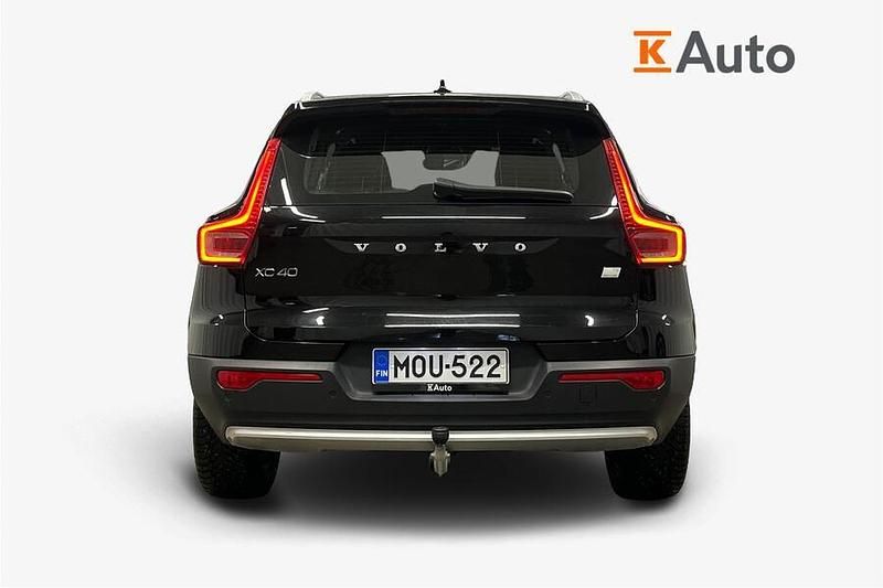 Käytetty Volvo XC40 Core 262 HP (192 kW) 2023 Musta Katumaasturi