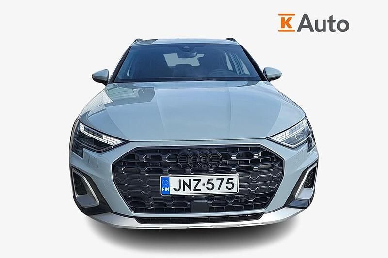 Käytetty Audi A3 e-tron Design 150 HP (110 kW) 2025 Harmaa Viistoperä