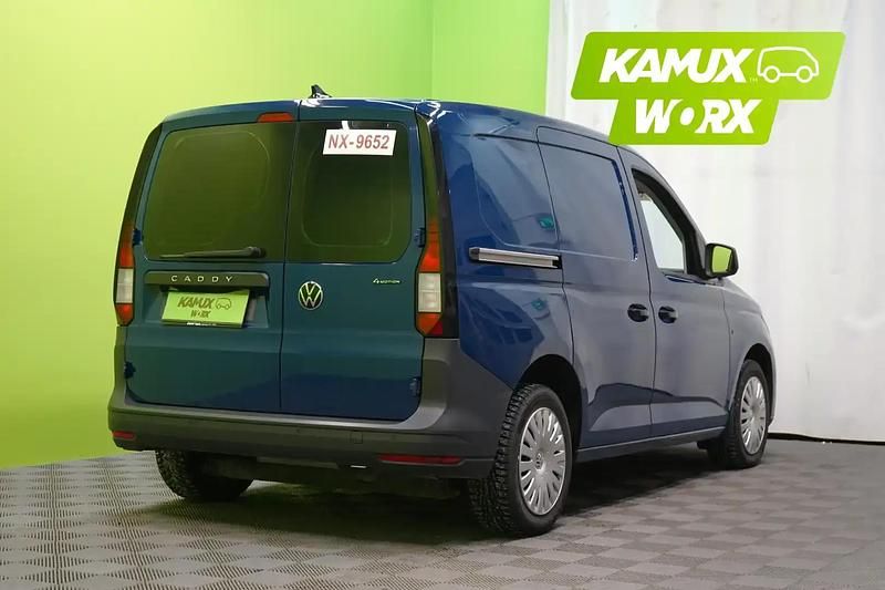 Käytetty VW Caddy 122 HP (89 kW) 2021 Sininen Tila-auto