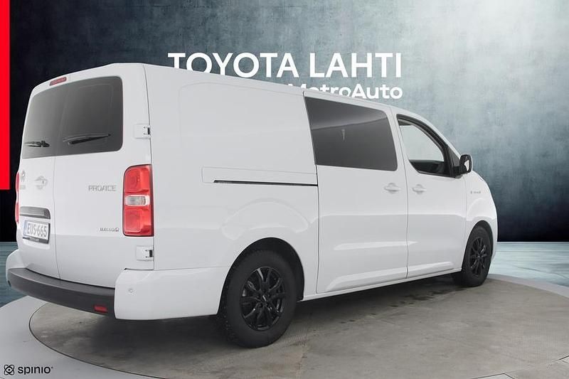 Käytetty Toyota Proace 100 kW (136 HP) 2023 Tila-auto