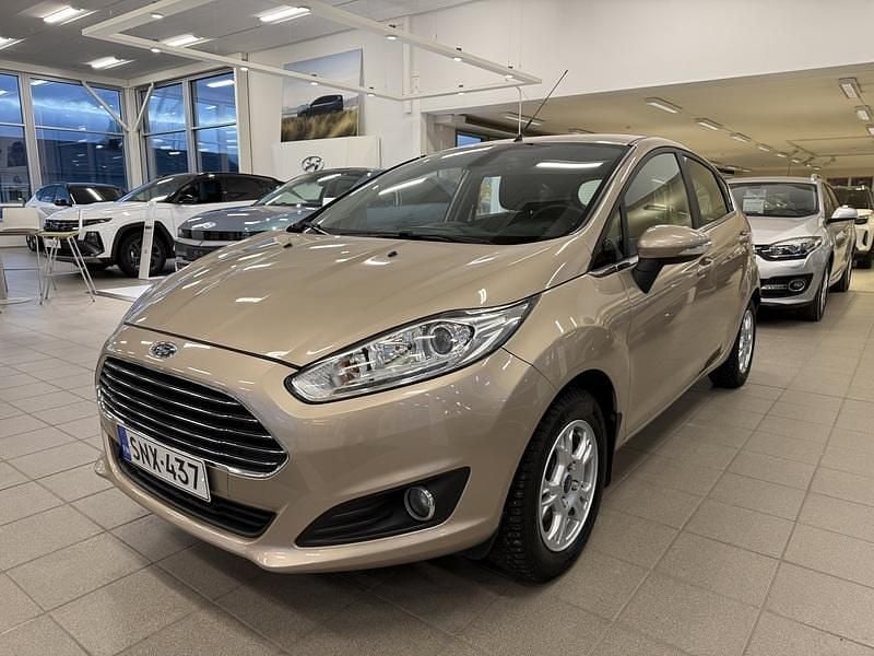 Ruskea Käytetty 2016 Ford Fiesta Titanium Viistoperä | 8 890 € (Perustarjous) - Kuva 1/4