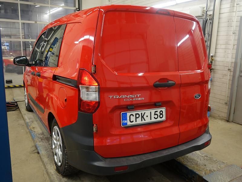 Käytetty Ford Transit Trend 75 HP (55 kW) 2021 Punainen Van