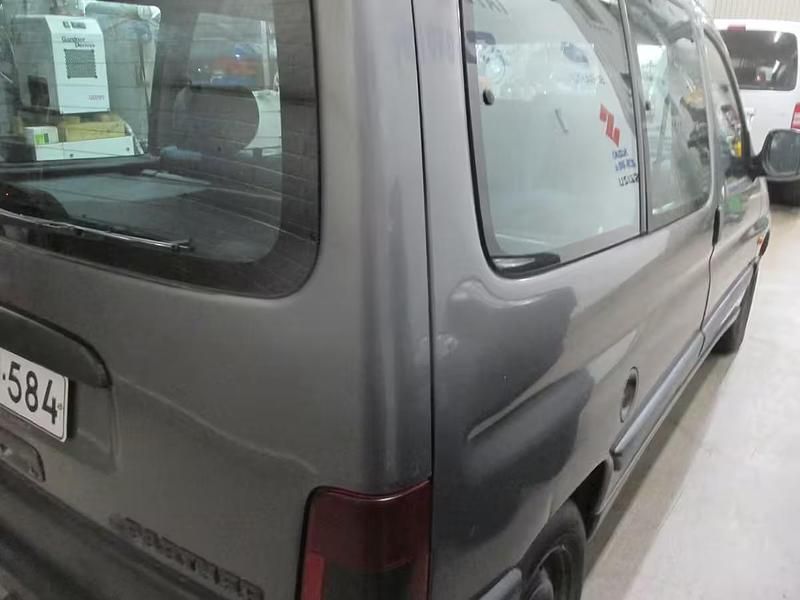 Käytetty Peugeot Partner 1998 Tila-auto
