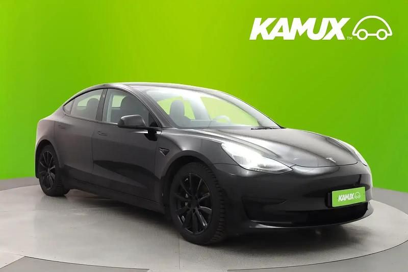Musta Käytetty 2021 Tesla Model 3 Standard Range Plus Sedan | 21 990 € (Perustarjous) - Kuva 1/4