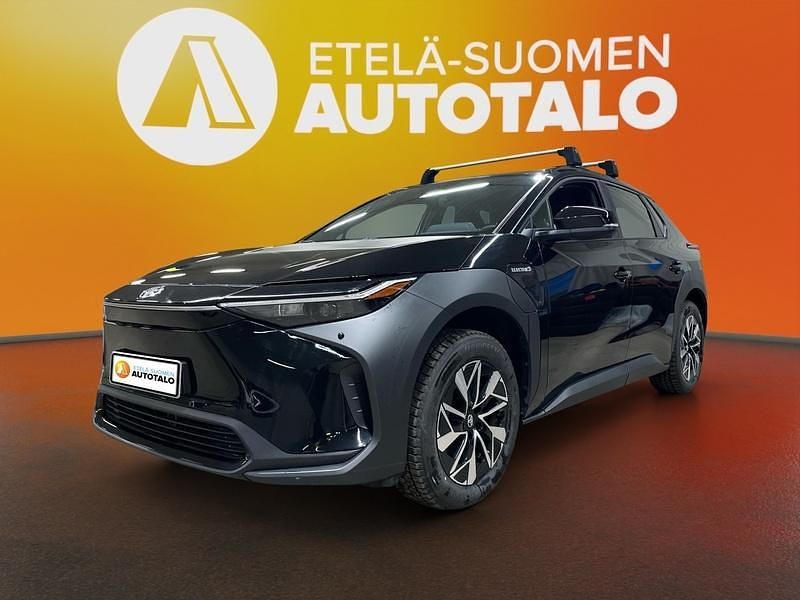 Käytetty Toyota bZ4X Active 150 kW (204 HP) 2023 Musta Katumaasturi