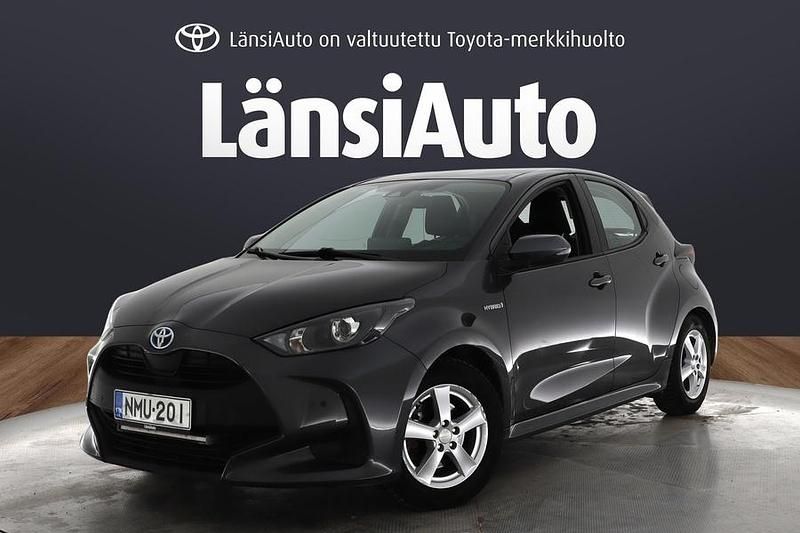 Käytetty Toyota Yaris Hybrid Active 116 HP (85 kW) 2021 Viistoperä
