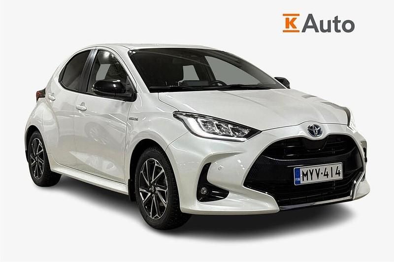 Käytetty Toyota Yaris Hybrid Premium 116 HP (85 kW) 2021 Valkoinen Viistoperä