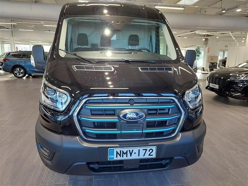 Käytetty Ford E-Transit Trend 183 kW (250 HP) 2023 Musta Van