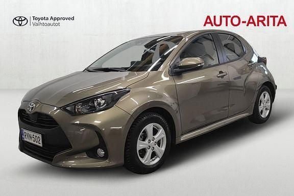 Käytetty Toyota Yaris Active 114 HP (83 kW) 2023 Ruskea (beige) Viistoperä