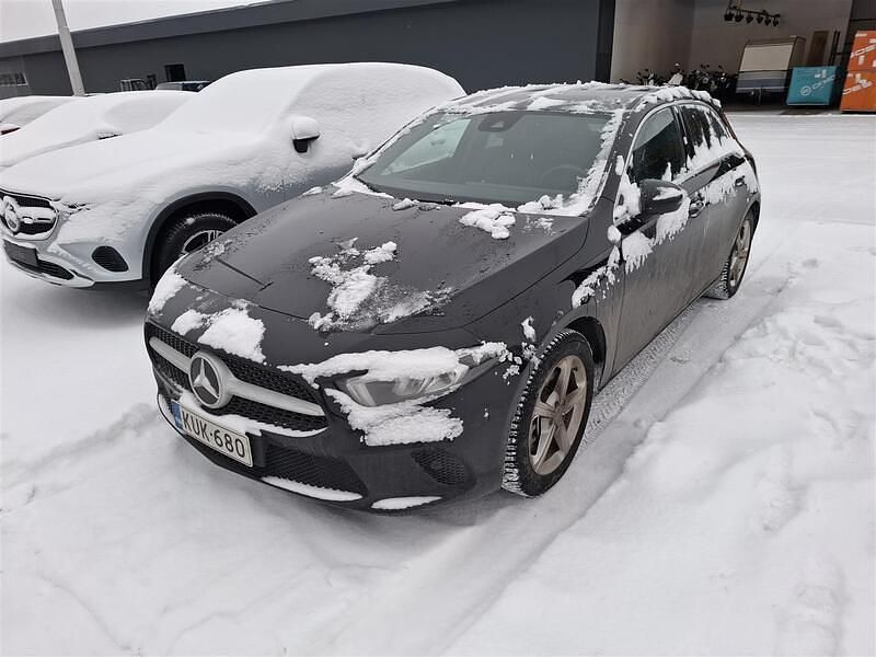 Musta Käytetty 2022 Mercedes A250 Business Viistoperä | 24 990 € (Hyvä tarjous) - Kuva 1/3