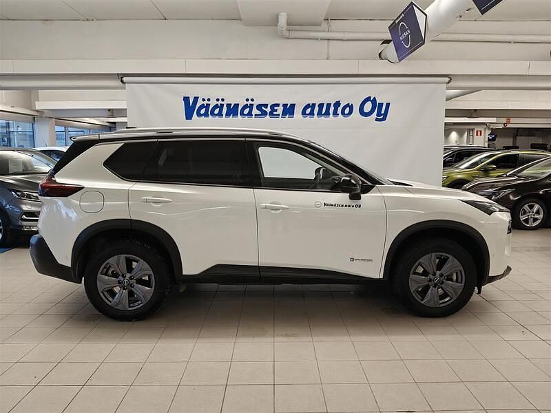 Käytetty Nissan X-Trail N-Connecta 214 HP (157 kW) 2025 Valkoinen Katumaasturi