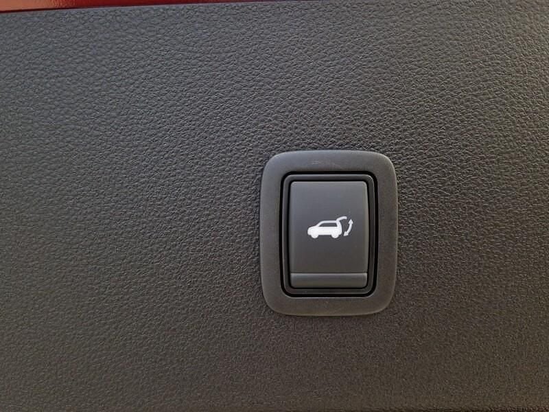 Uusi Renault 4 E-Tech Komfort 110 kW (150 HP) 2025 Punainen Katumaasturi