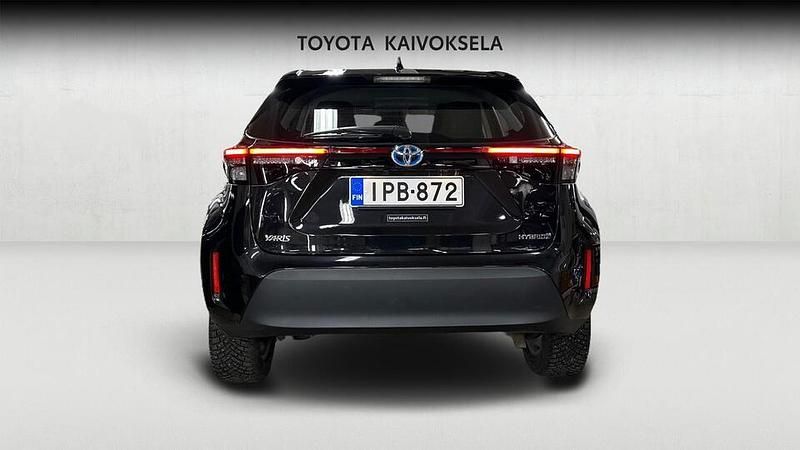 Käytetty Toyota Yaris Cross Active 116 HP (85 kW) 2022 Musta Katumaasturi