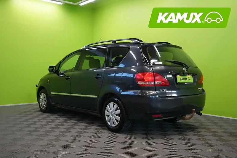 Käytetty Toyota Avensis Verso 150 HP (110 kW) 2003 Hopea / harmaa Tila-auto