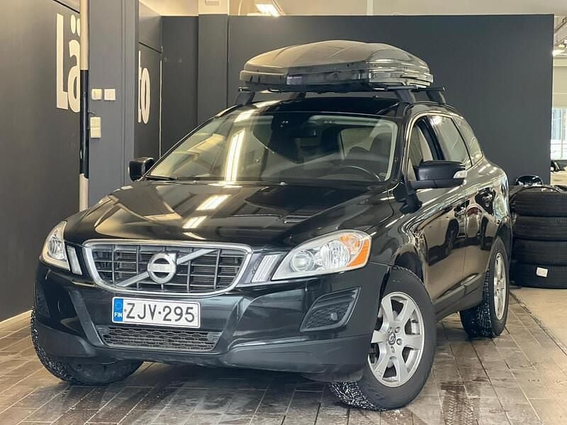 Musta Käytetty 2013 Volvo XC60 Kinetic Katumaasturi | 22 990 € (Perustarjous) - Kuva 1/1