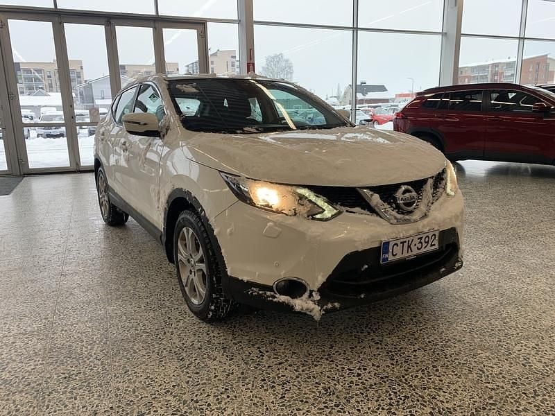 Käytetty Nissan Qashqai Acenta 116 HP (85 kW) 2015 Valkoinen Katumaasturi