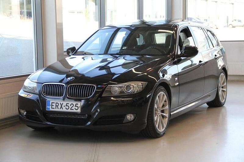 Musta Käytetty 2009 BMW 330 Farmari | 11 990 € - Kuva 1/4