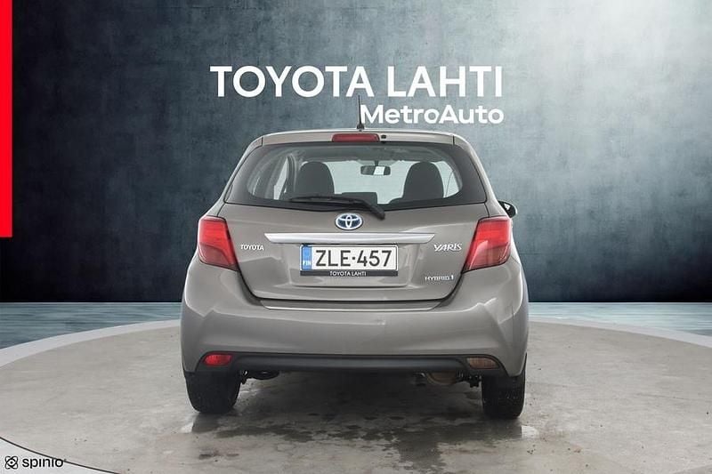 Käytetty Toyota Yaris Hybrid Active 73 HP (53 kW) 2016 Viistoperä
