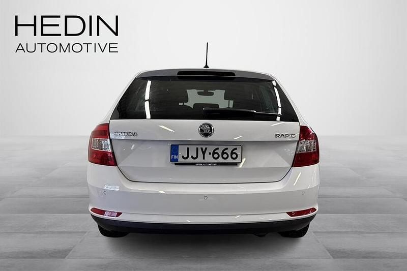 Käytetty Skoda Rapid Style 90 HP (66 kW) 2016 Valkoinen Viistoperä