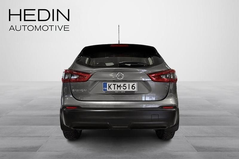 Käytetty Nissan Qashqai Visia 140 HP (102 kW) 2019 Harmaa Katumaasturi
