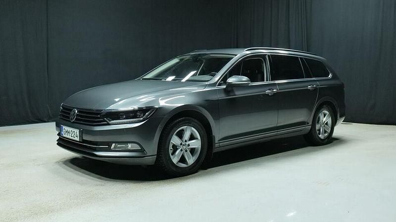 Harmaa Käytetty 2017 VW Passat Comfortline Farmari | 22 500 € (Hieman kallis) - Kuva 1/3