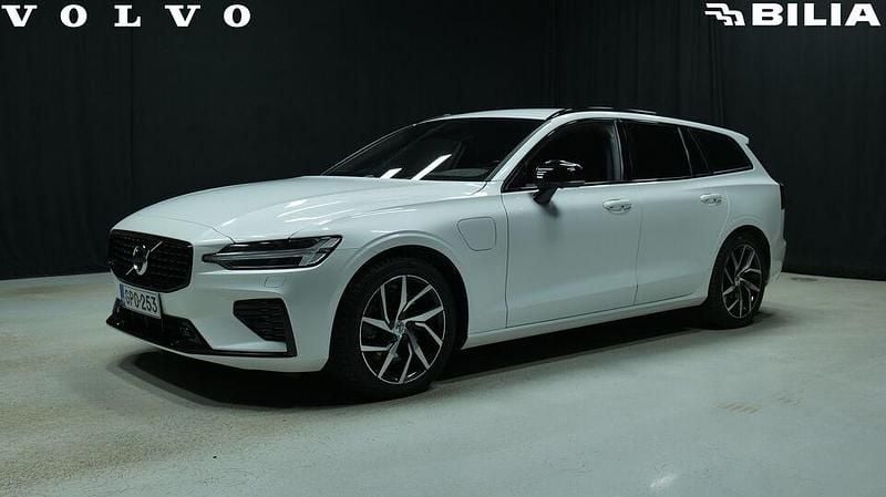 Käytetty Volvo V60 R-Design 392 HP (288 kW) 2021 Farmari