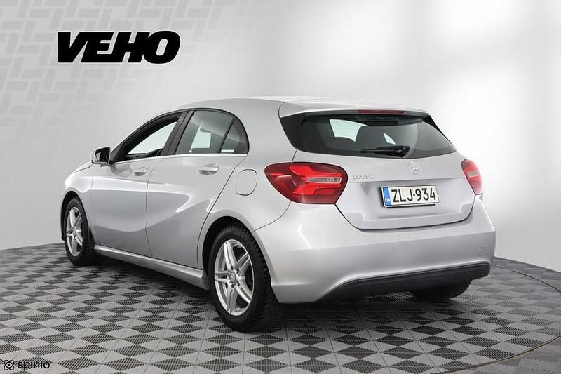 Käytetty Mercedes A180 Business 122 HP (89 kW) 2016 Viistoperä