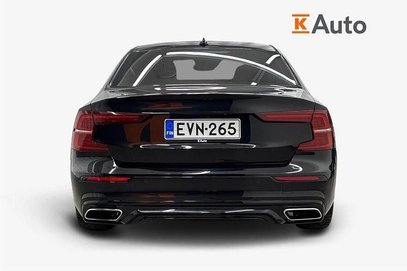 Käytetty Volvo S60 Business Edition 392 HP (288 kW) 2022 Sedan