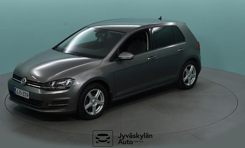 Harmaa Käytetty 2015 VW Golf VII Comfortline Viistoperä | 10 400 € (Perustarjous) - Kuva 1/4