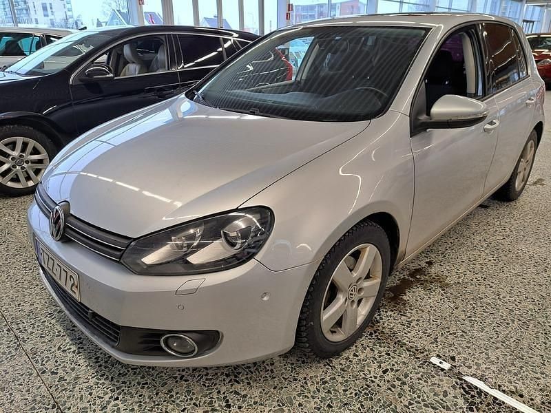 Käytetty VW Golf VI Comfortline 105 HP (77 kW) 2011 Hopea Viistoperä