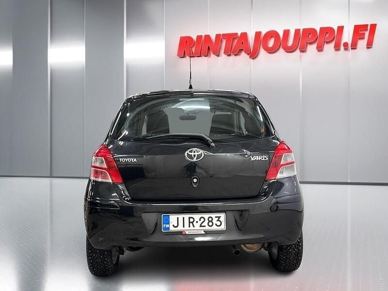 Käytetty Toyota Yaris Edition 99 HP (72 kW) 2011 Musta Viistoperä